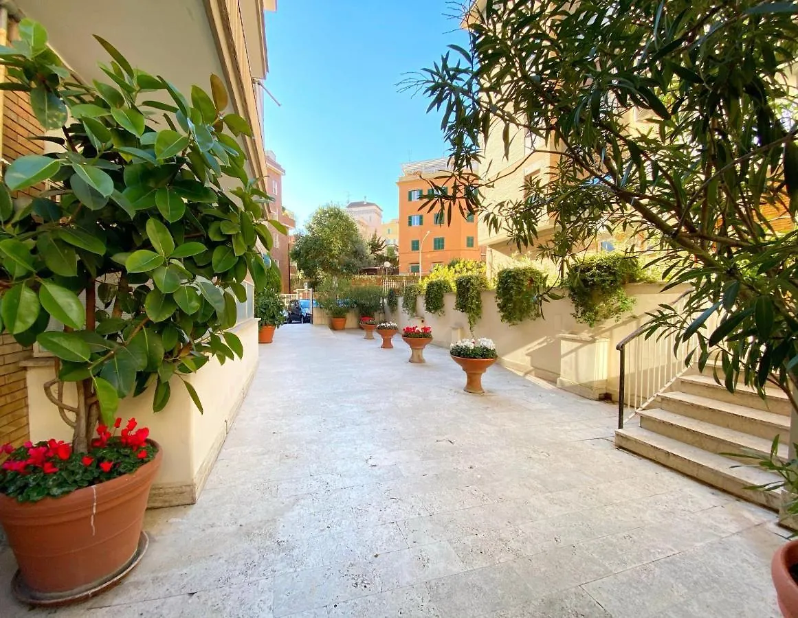 Bright Apartment Francesca Near Trastevere Rome Italy